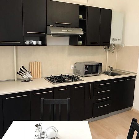 Gil Apartments, Квартира Студия В Самом Центре Пл Петефи Uzjhorod Eksteriør billede