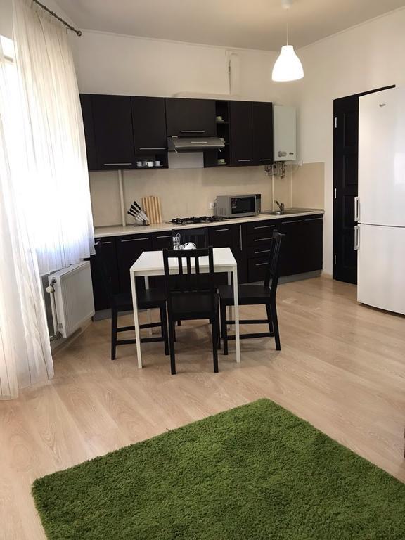 Gil Apartments, Квартира Студия В Самом Центре Пл Петефи Uzjhorod Eksteriør billede