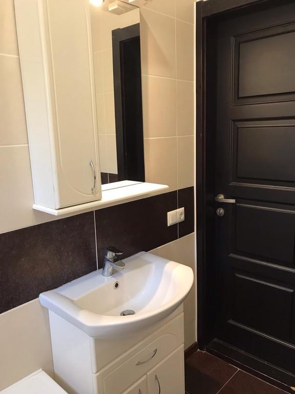 Gil Apartments, Квартира Студия В Самом Центре Пл Петефи Uzjhorod Eksteriør billede