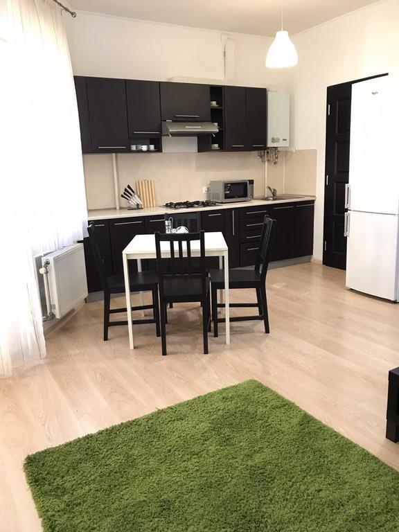 Gil Apartments, Квартира Студия В Самом Центре Пл Петефи Uzjhorod Eksteriør billede