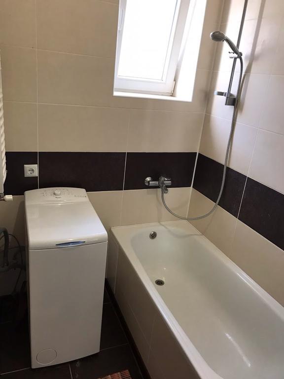 Gil Apartments, Квартира Студия В Самом Центре Пл Петефи Uzjhorod Eksteriør billede