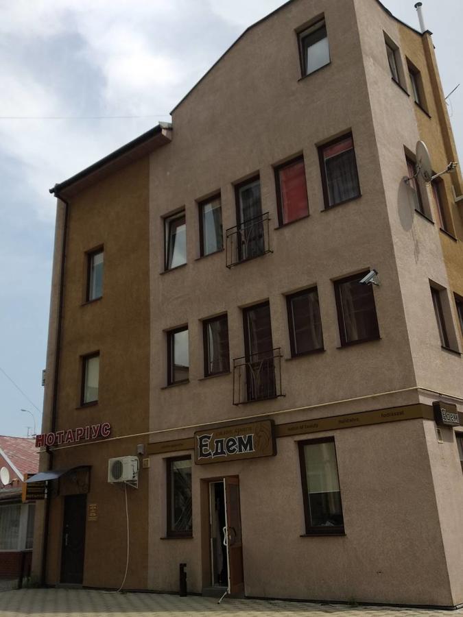 Gil Apartments, Квартира Студия В Самом Центре Пл Петефи Uzjhorod Eksteriør billede
